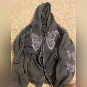 Zip hoodie I got from a close friend, never wore it and it doesn’t say the size